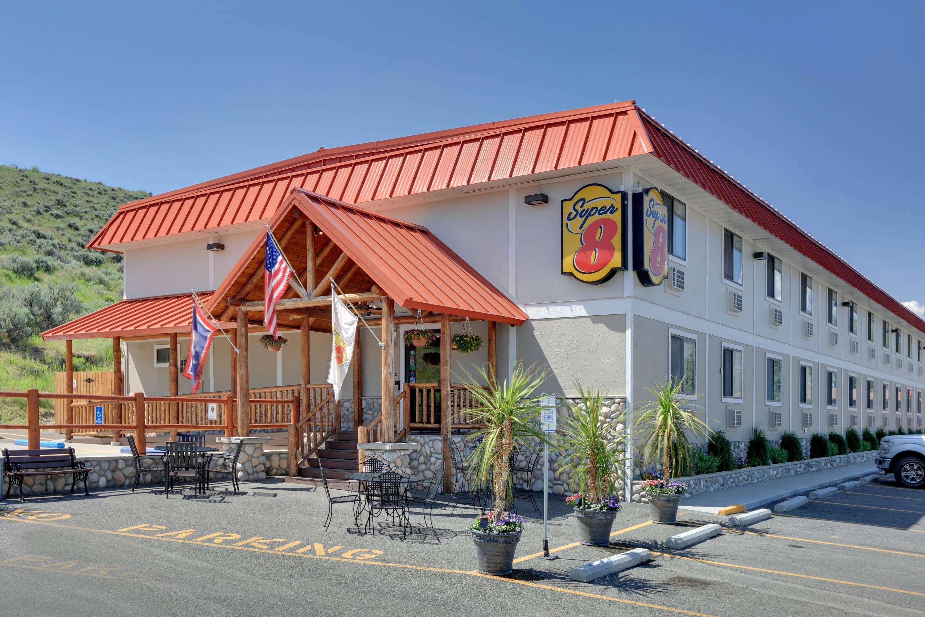 Super 8 By Wyndham Cody Hotel Bagian luar foto