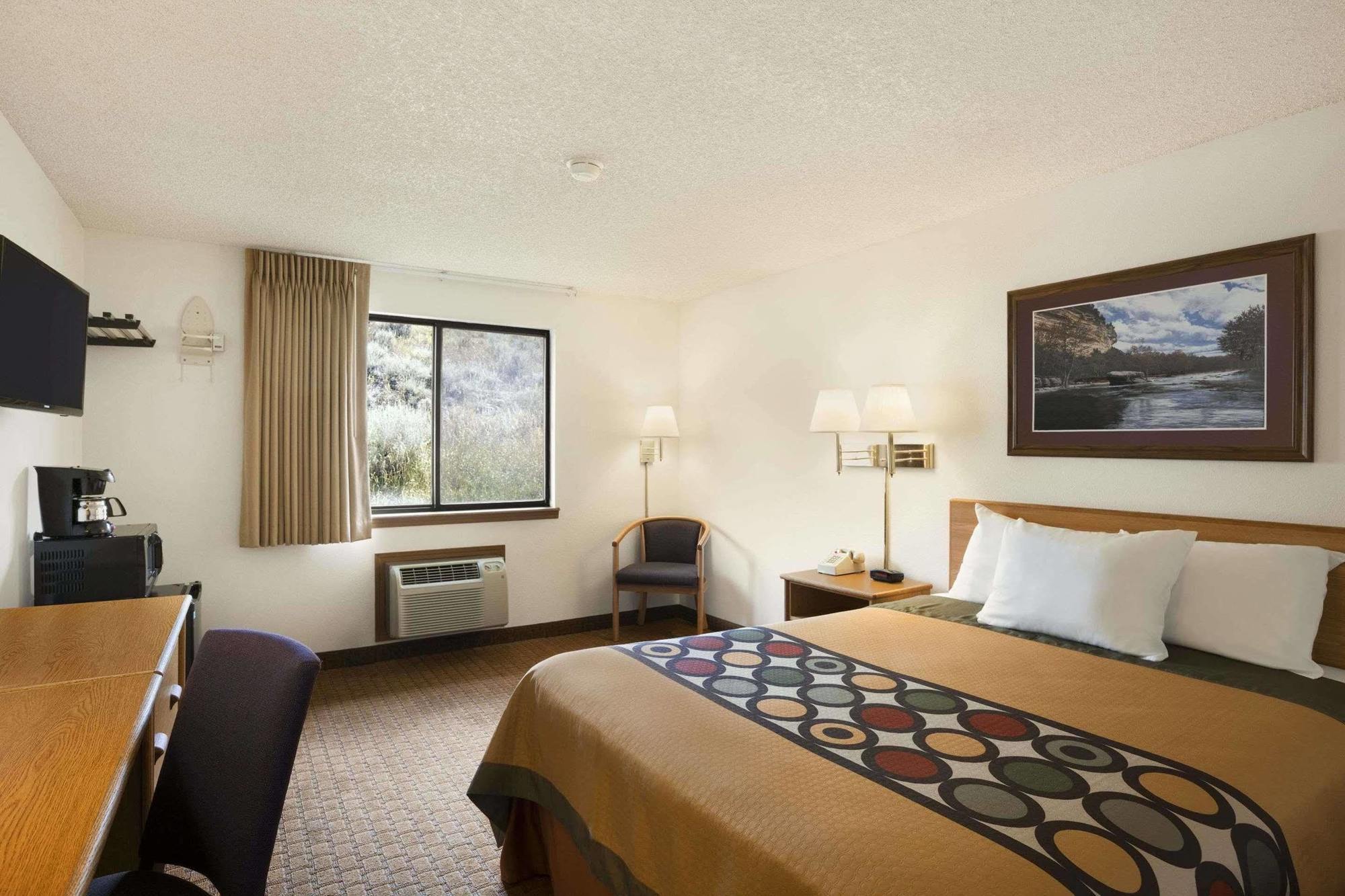Super 8 By Wyndham Cody Hotel Bagian luar foto