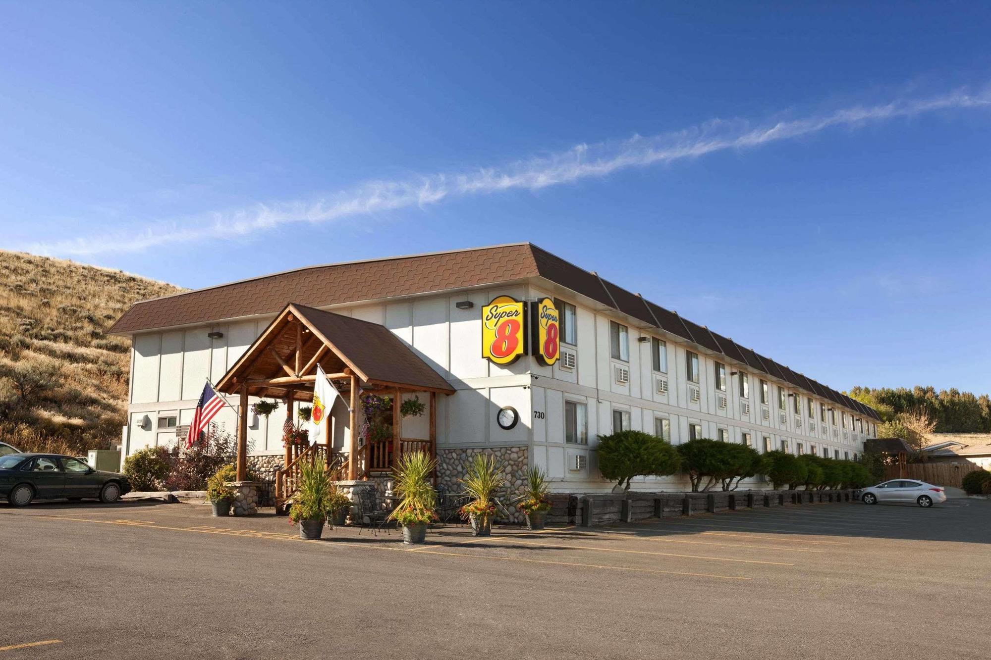 Super 8 By Wyndham Cody Hotel Bagian luar foto