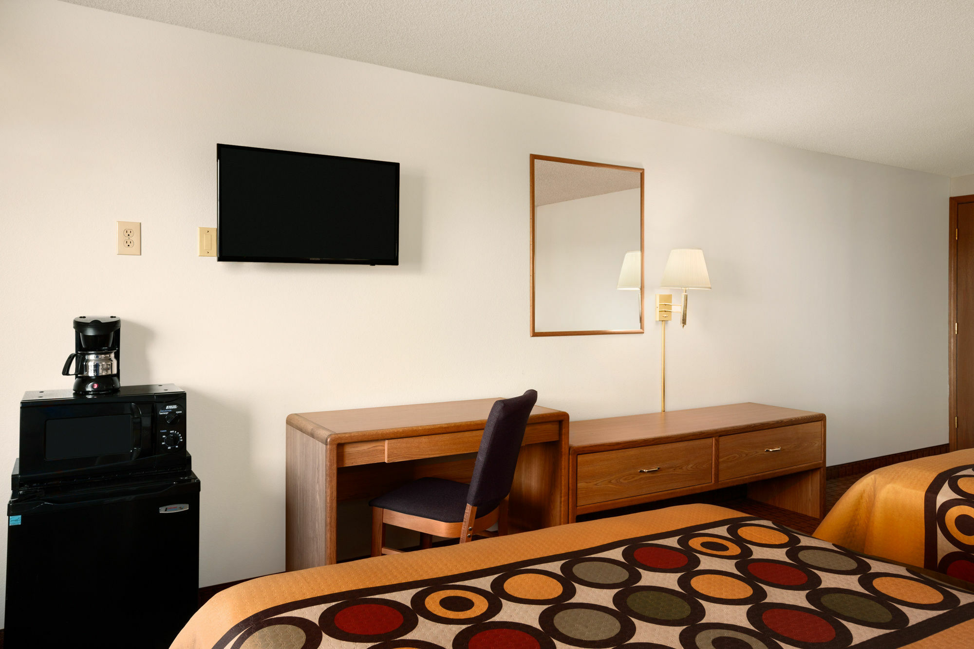 Super 8 By Wyndham Cody Hotel Bagian luar foto